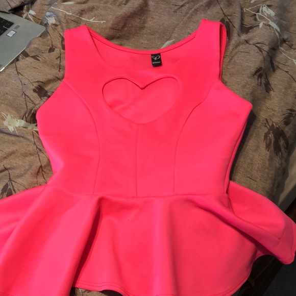 Windsor Neon Pink Heart Cutout Top - Picture 3 of 4